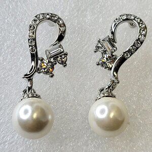 Pearl Drop Earring with Crystals